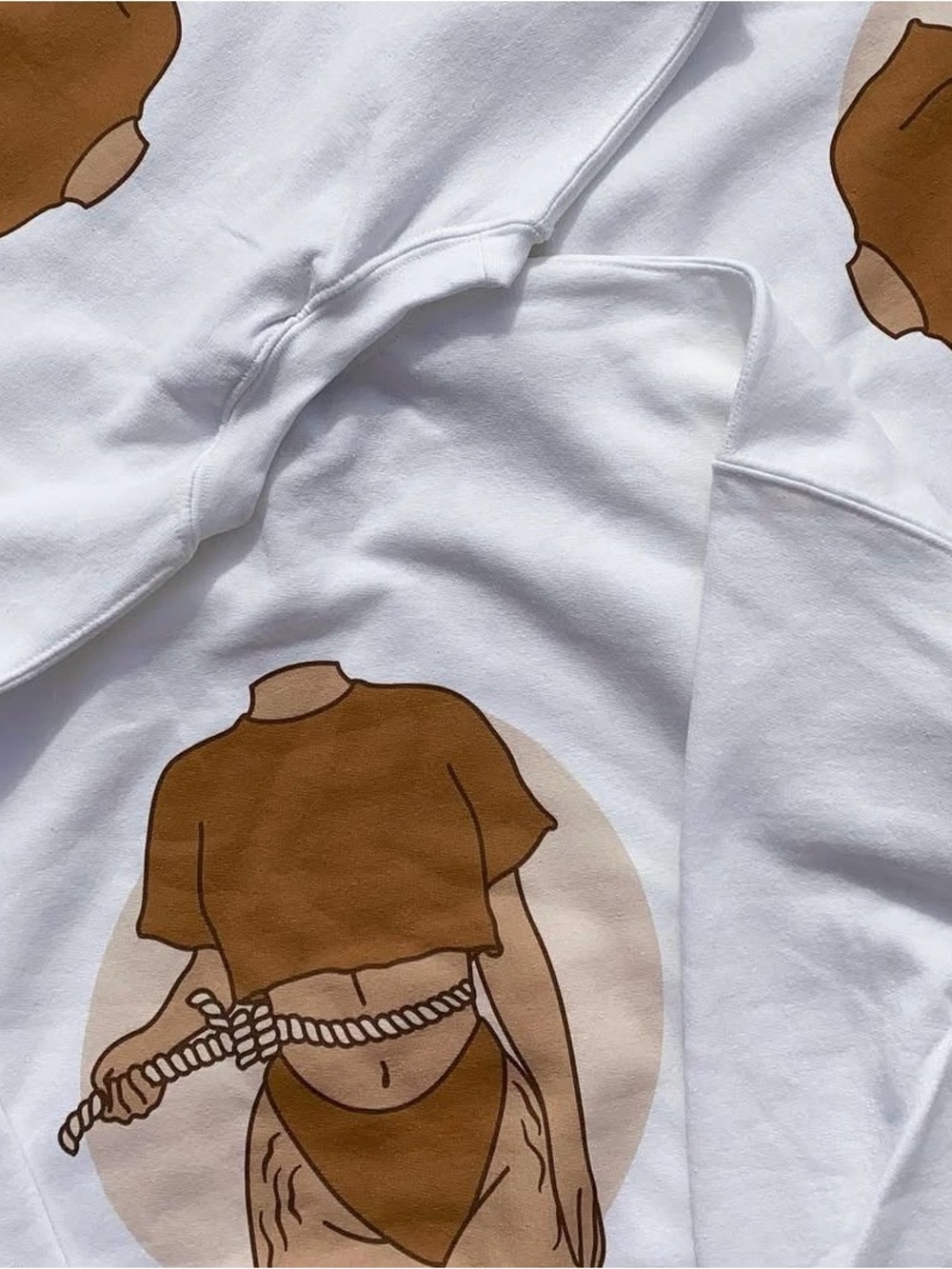 White Graphic Crewneck Sweatshirt - 1940 clothing - Picture 4 of 4